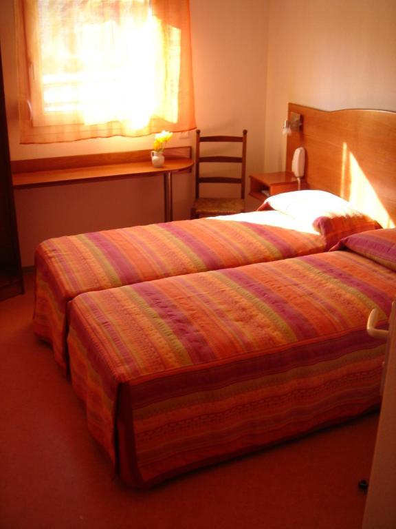 Hotel De L'Orb Bedarieux Room photo